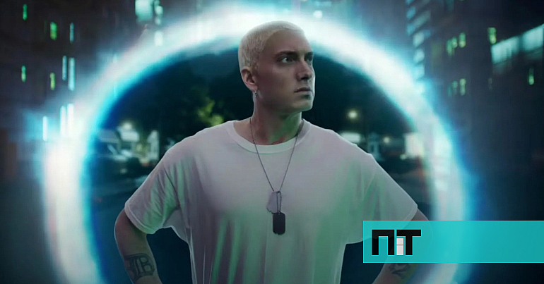 Eminem est revenu et a accompli la tradition.  Il a apporté des paroles controversées et est déjà la cible de critiques – NiT