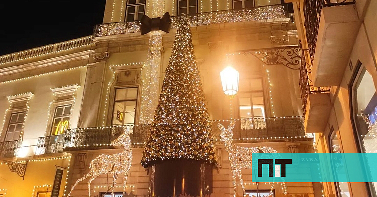 As luzes de Natal dos Armazéns do Chiado já estão ligadas — as imagens são  mágicas – NiT