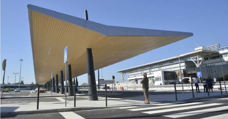 Vai Poder Estacionar Na Zona De Partidas Do Aeroporto De Lisboa Nit