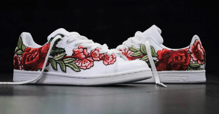 tenis adidas de flores