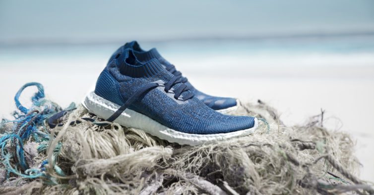 Tenis adidas sales plastico do mar