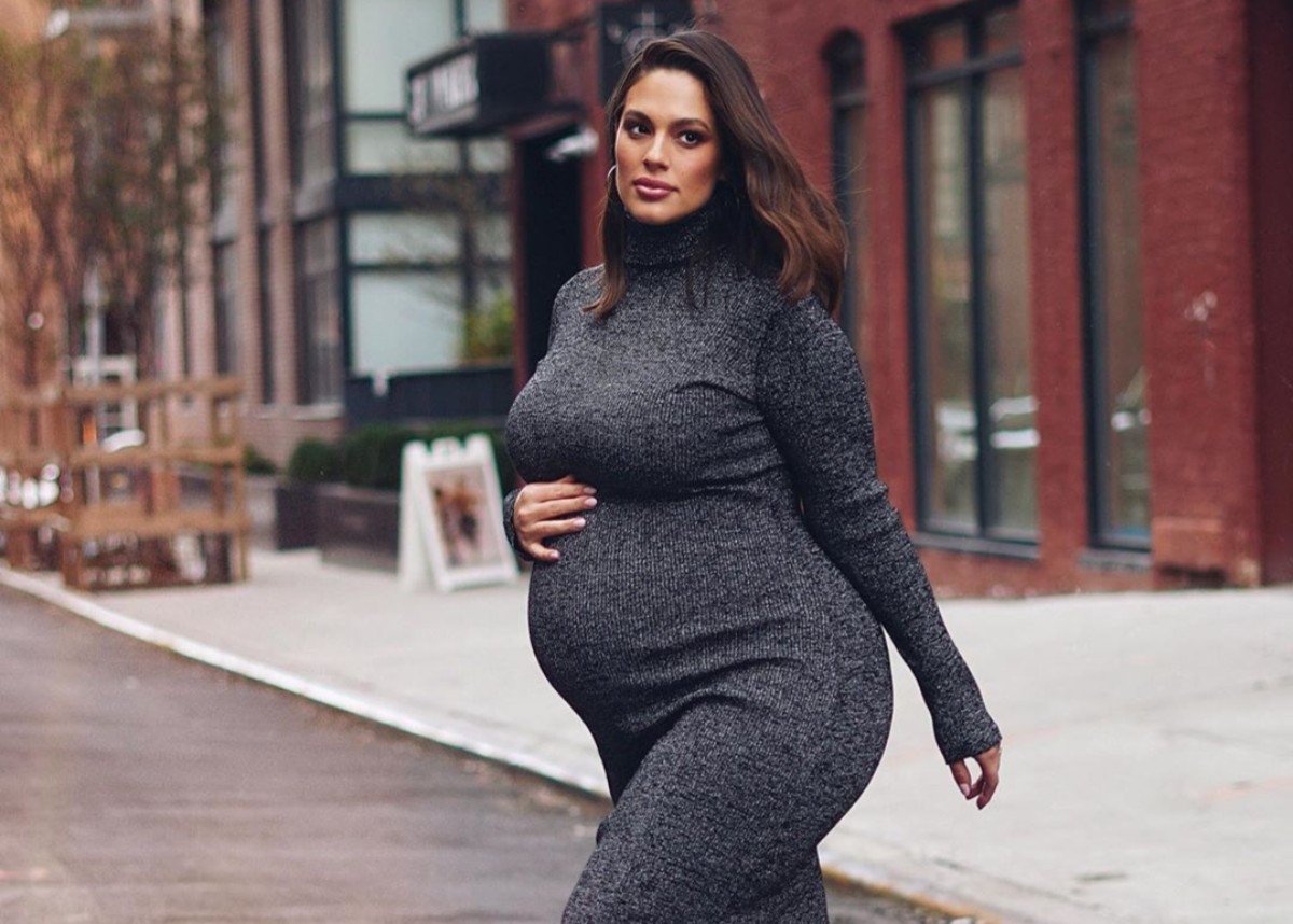 Ashley Graham: a modelo plus size mostra a (dura) realidade do pós-parto –  NiT