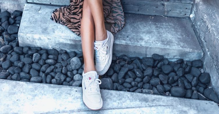Any Scrupulous Repulsion 10 novas sapatilhas brancas ideais para usar com vestidos no verão – NiT