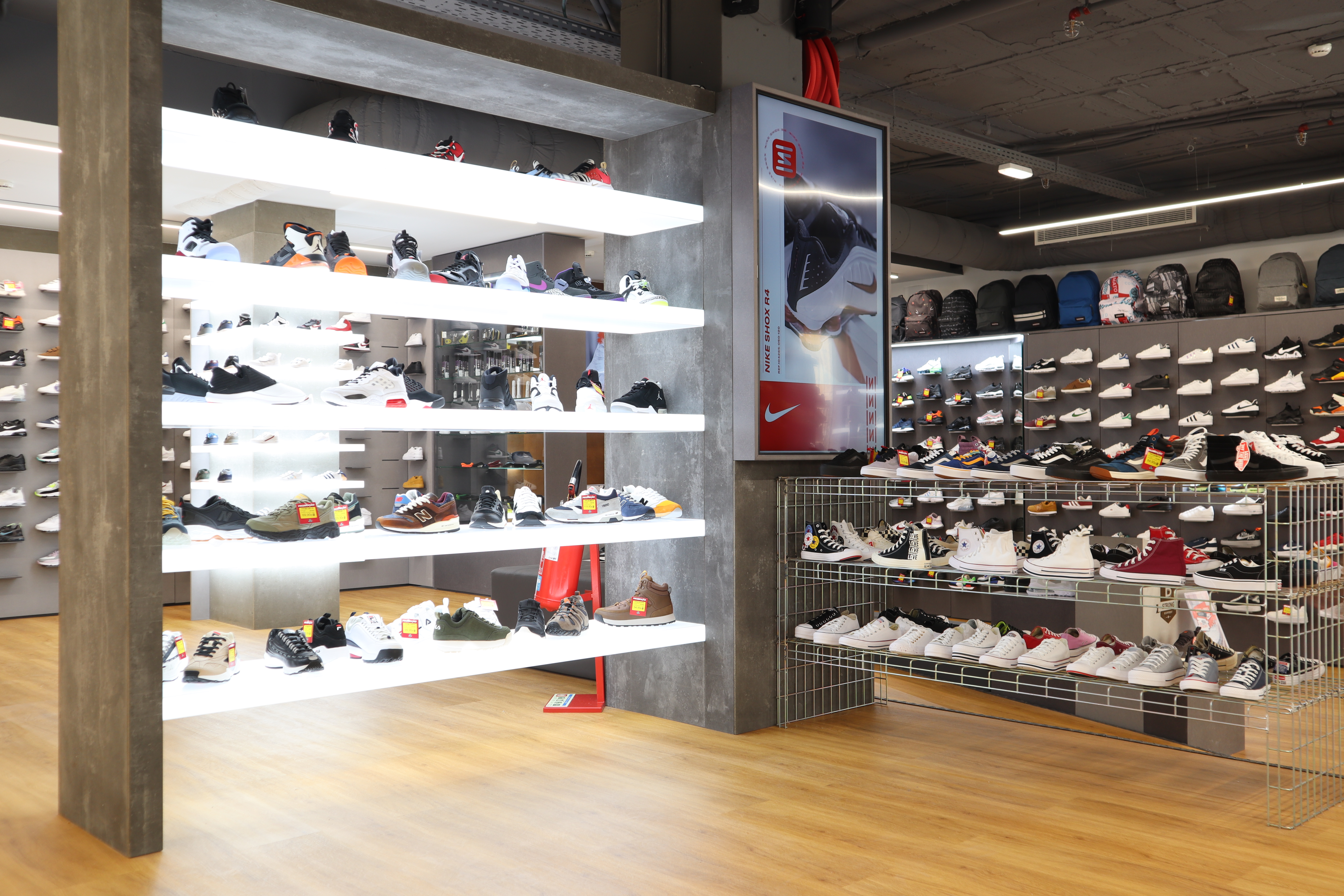 Loja new balance sales chiado