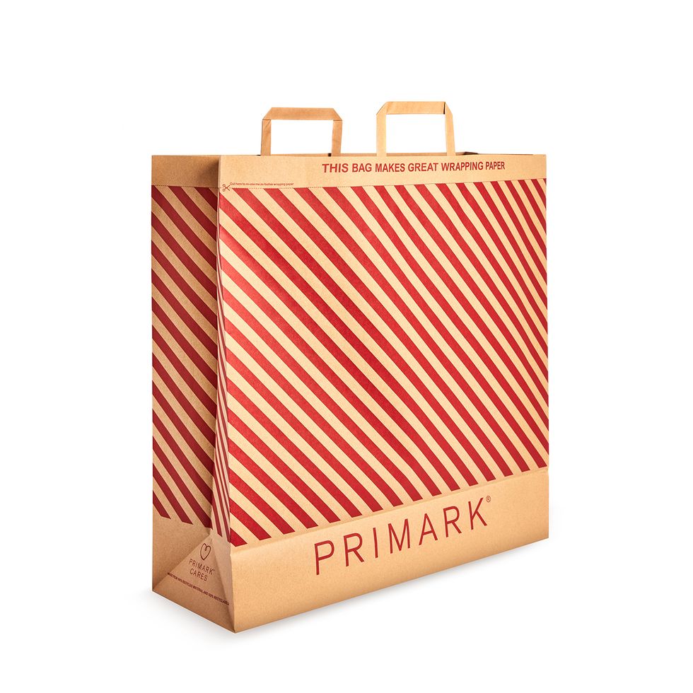 town something singer Primark quer que os clientes usem os sacos de papel como embrulhos de Natal  – NiT