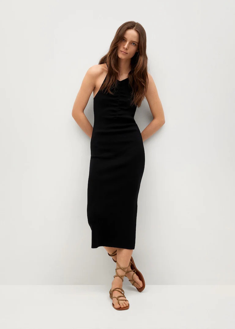 O simples vestido preto perfeito para 2021 est na Mango e