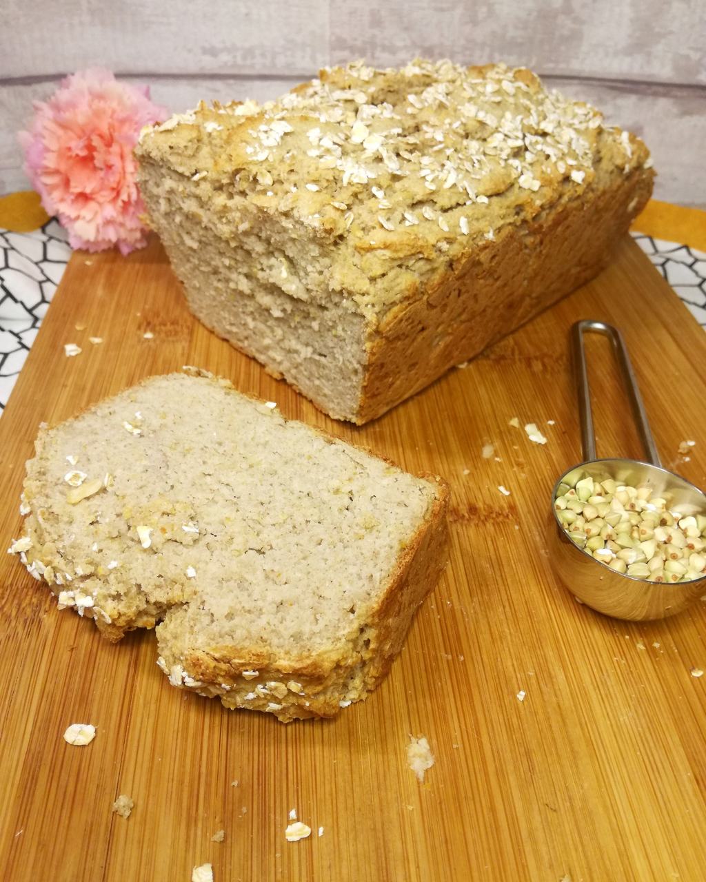 Pão de trigo sarraceno, amêndoa e aveia