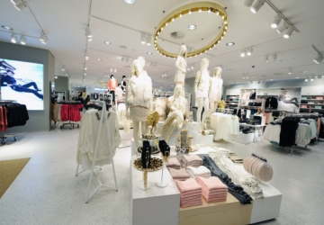 Novo vestido hiper romântico da H&M que faz sucesso em 5 cores (vai até ao 4XL)