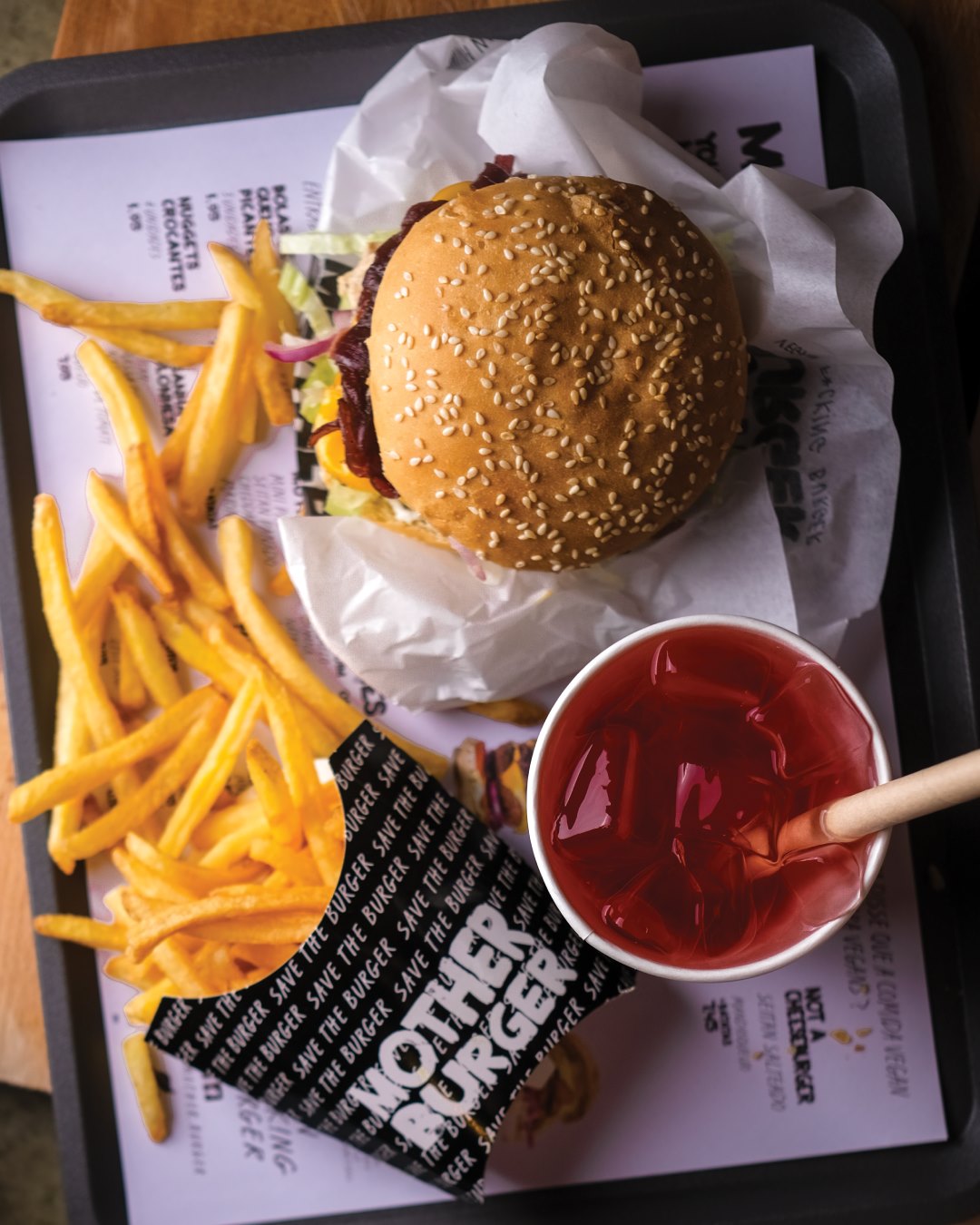 Mother Burger. A mãe dos hambúrgueres vegan chegou à Estrela - Restaurantes  - MAGG
