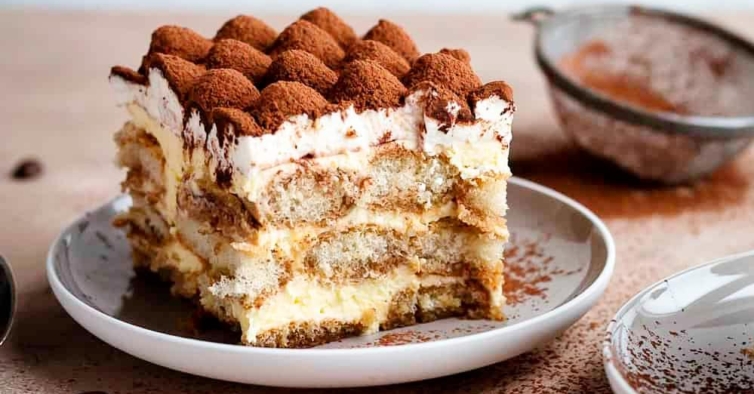 Tiramisu à colher, à fatia ou em copo: onde provar o doce mais popular de Itália em Lisboa