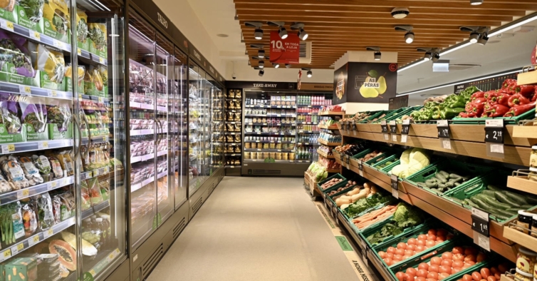 Caos, geradores e prateleiras vazias. Como os supermercados sobreviveram ao apagão