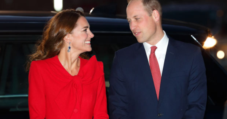 Cansada de vestidos de Natal? Kate Middleton deslumbrou num casaco  lindíssimo – NiT