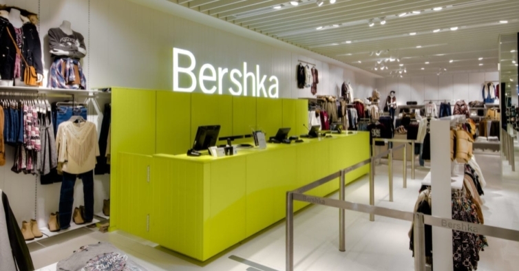 A carteira mais selvagem da Bershka está em saldos (o desconto é superior a 30%)