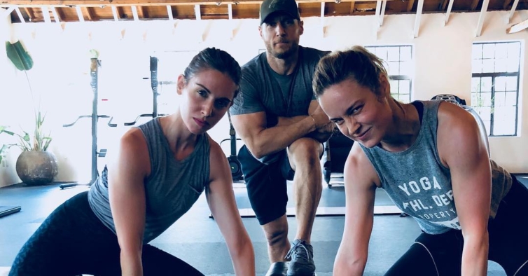 Brie Larson faz um treino antes do treino â€” mas nÃ£o Ã© o que estÃ¡ a pensar â€“  NiT