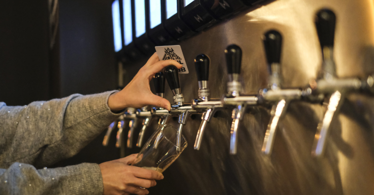 Canil, o novo bar os clientes podem tirar imperiais