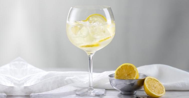 O novo gin da Bombay sabe a limão — só precisa de juntar água tónica e gelo
