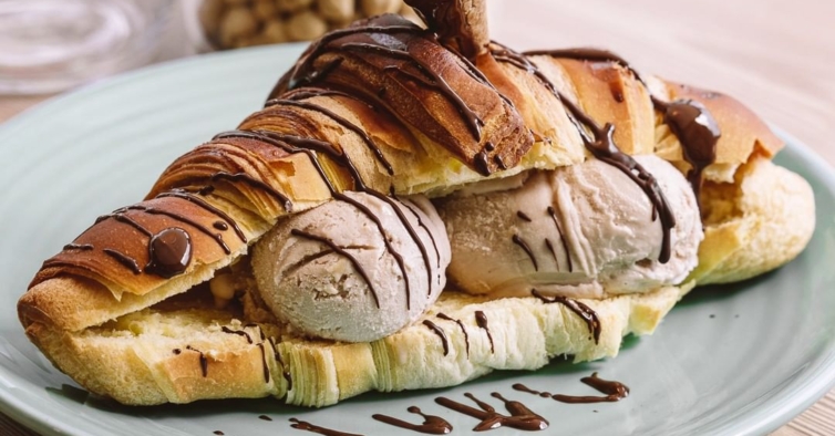 Em donut, brioche ou croissant: as melhores sandes de gelado para este verão