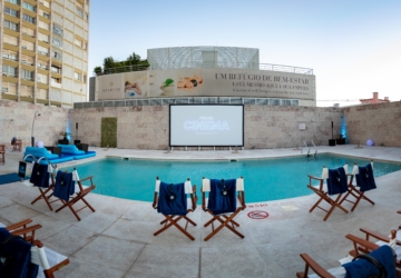 Lisboa recebe sessões de cinema ao ar livre à volta de uma piscina — com pipocas, claro