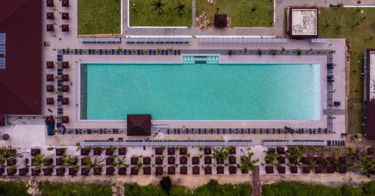 O novo resort Vila Galé é um refúgio para os fãs de literatura (e de praias paradisíacas)