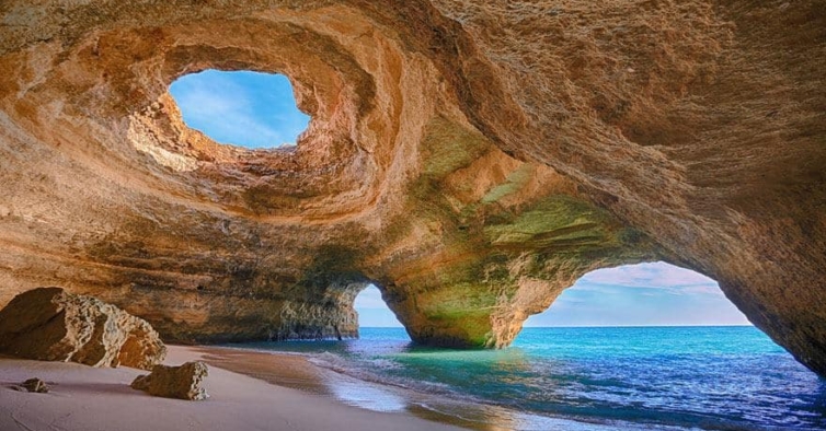 Praia e Caverna Benagil, Algarve