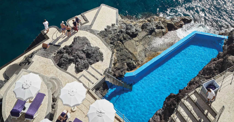 Um melhores hotéis do País tem duas piscinas no alto de uma colina (e muita história)