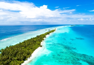 Esqueça os bungalows à beira mar — durma numa villa subaquática nas Maldivas