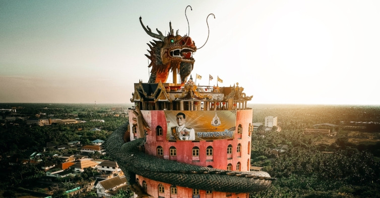 O incrível templo tailandês que parece fazer parte do cenário de um filme de fantasia