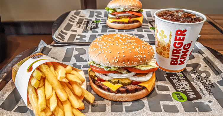 Alerta fãs do Whopper: a Burger King já abriu o primeiro restaurante em Lagoa