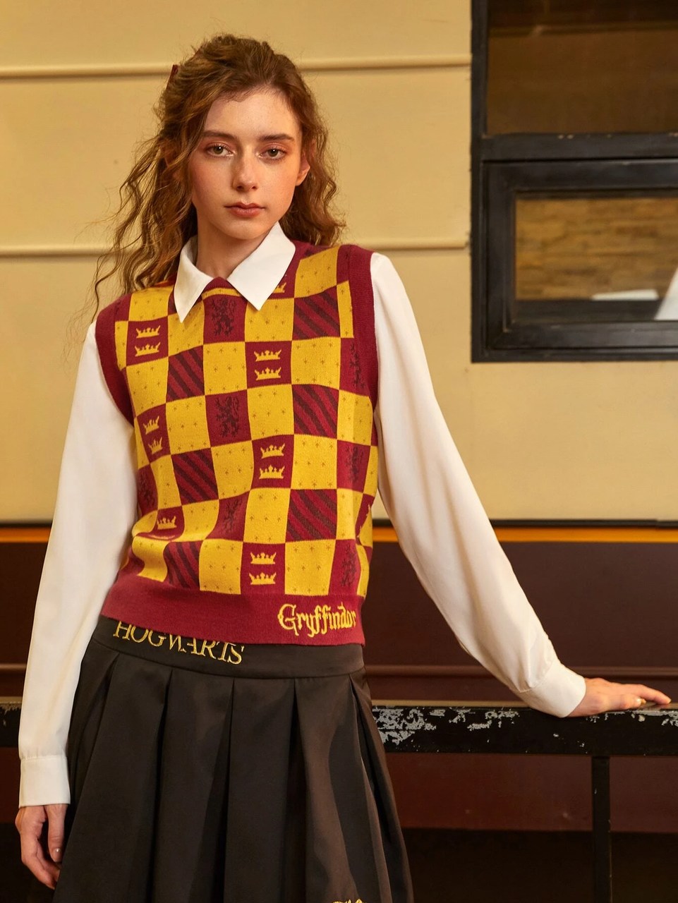 Foto: Look Grifinória? O xadrez fazia parte de vários looks nos filmes de Harry  Potter. Combine uma saia com um blazer para um efeito mais cool - Purepeople