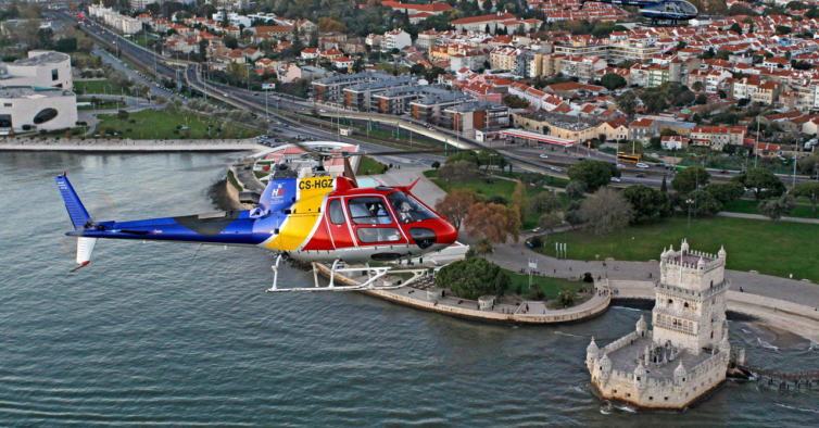 Sem ideias de presentes para o Natal? Ofereça uma viagem de helicóptero sobre Belém
