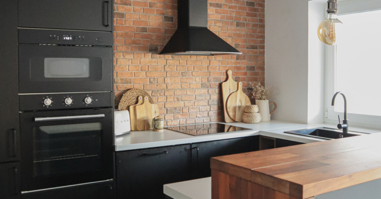 Antes e depois: o T3 degradado dos anos 70 virou um apartamento cool e moderno