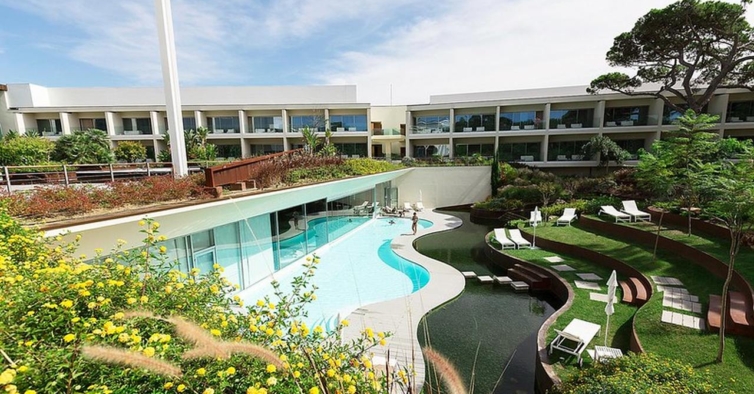 Onyria Marinha: o hotel onde pode mergulhar em 4 piscinas e passar a tarde a jogar golfe
