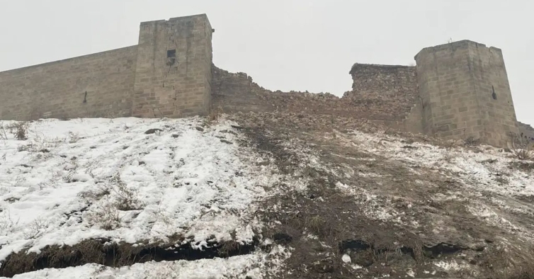 O impressionante antes e depois do castelo com mais de 2 mil anos que desabou na Turquia