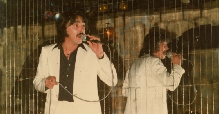 Celebridade após a morte: o obscuro cantor popular português que é notícia  em Inglaterra – NiT