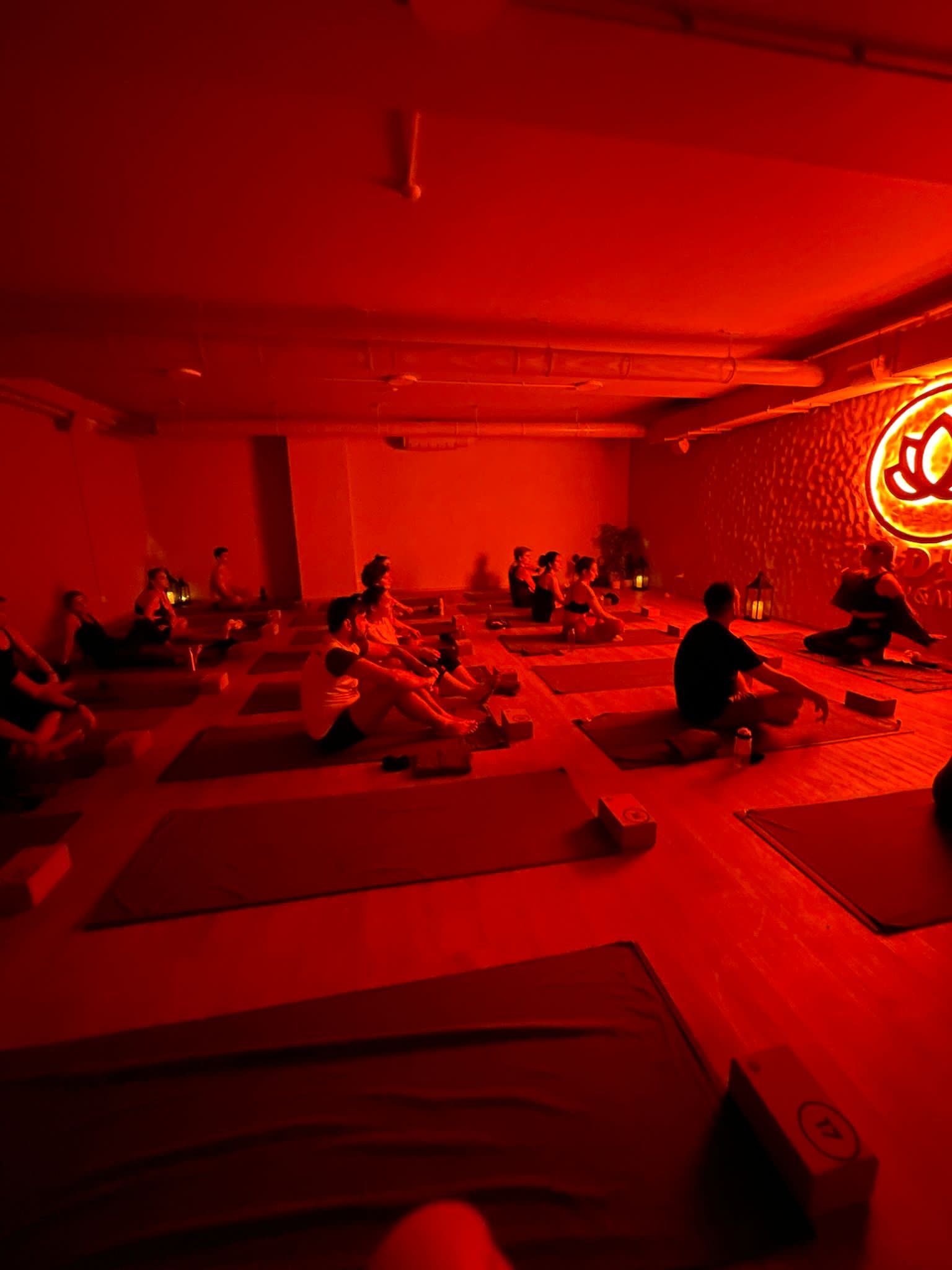 Vidya Studio: o novo estúdio em Lisboa onde pode praticar ioga numa sala a  42 graus – NiT