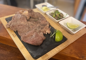 A nova pregaria da Margem Sul tem carnes nobres, pão caseiro e cocktails de autor