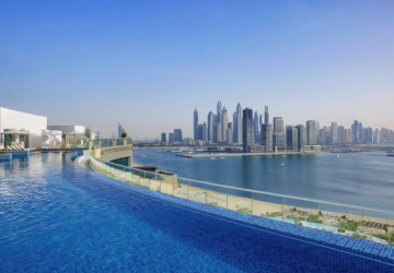 A piscina infinita do novo hotel do Dubai fica no rooftop e tem 45 metros de comprimento