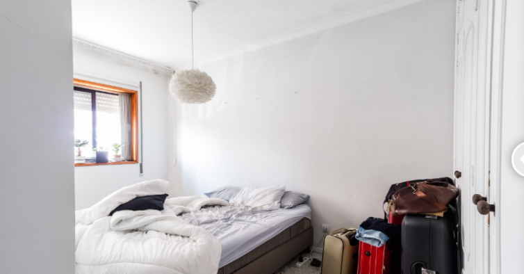 O apartamento claustrofóbico no Porto onde foi preciso “arranjar o espaço que não havia”