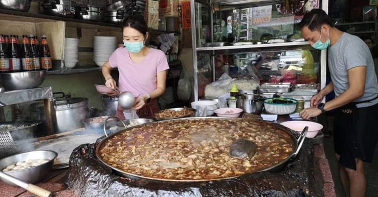 Neste restaurante tailandês o caldo da sopa é o mesmo há 50 anos
