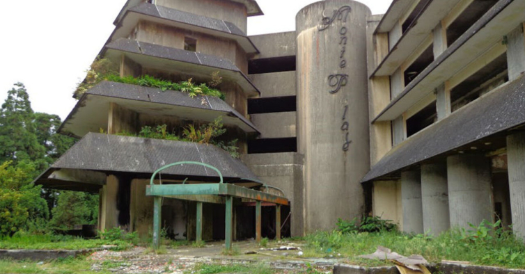 Monte Palace: a história do hotel abandonado que aparece na série “Rabo de Peixe”