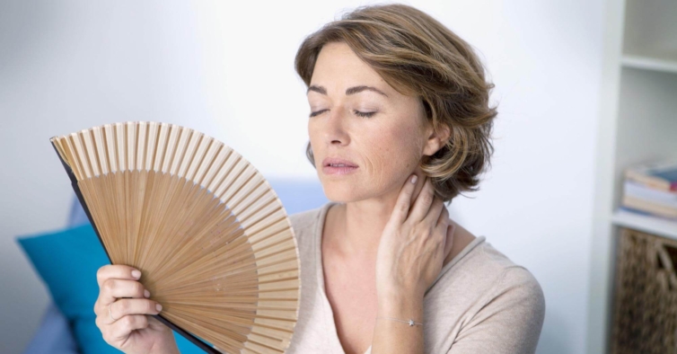 Já há uma solução não hormonal para os afrontamentos da menopausa. Custa mais de 500€