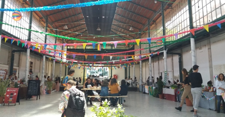 Neste arraial em Lisboa não há sardinhas, mas também não faltam petiscos