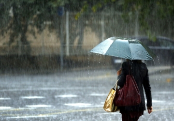 Prepare-se: a semana começa com chuva, trovoada e avisos amarelos