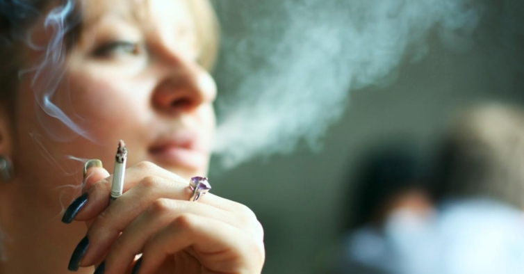 Afinal, hotéis e grandes superfícies comerciais vão continuar a vender tabaco