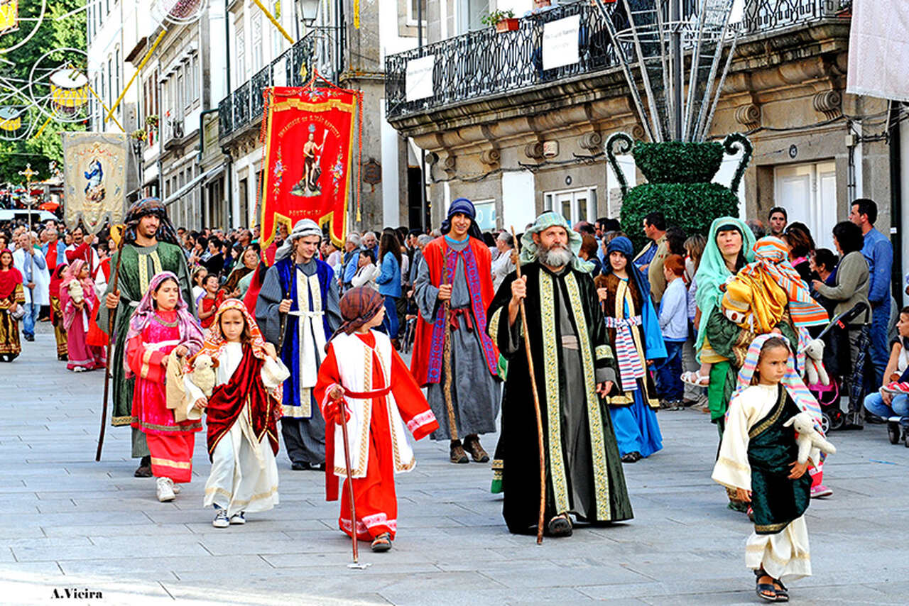 CM Ponte de Lima / Cultura Popular voltou às ruas de Ponte de Lima –  Desfile da Tradição