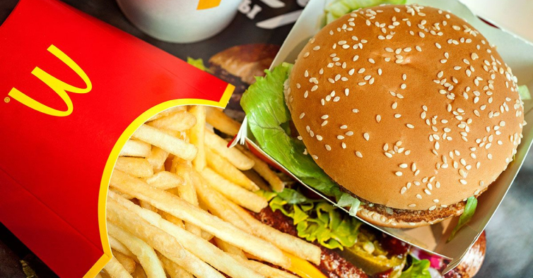 Novo hambúrguer da McDonald’s traz um ovo Benedict “a cavalo”
