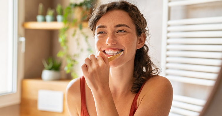 Pensa que sabe lavar (bem) os dentes? Descubra como deve fazer para evitar cáries