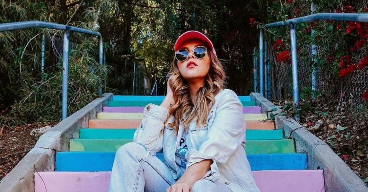 Novas sapatilhas super românticas e girly da Sketchers são perfeitas para o dia a dia