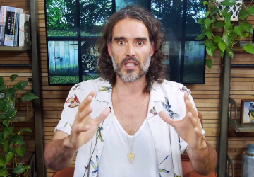 Russell Brand implora aos fãs que lhe dêem dinheiro