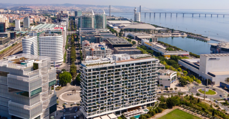 Novo hotel de luxo no Parque das Nações tem vista sobre o Tejo e obras de Bordalo II